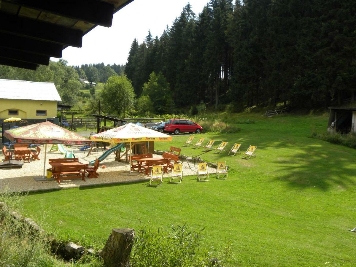 Penzion Karolina Lučany nad Nisou Buitenkant foto