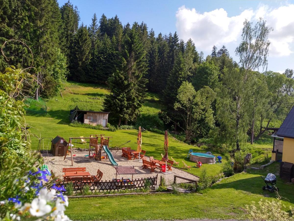 Penzion Karolina Lučany nad Nisou Buitenkant foto