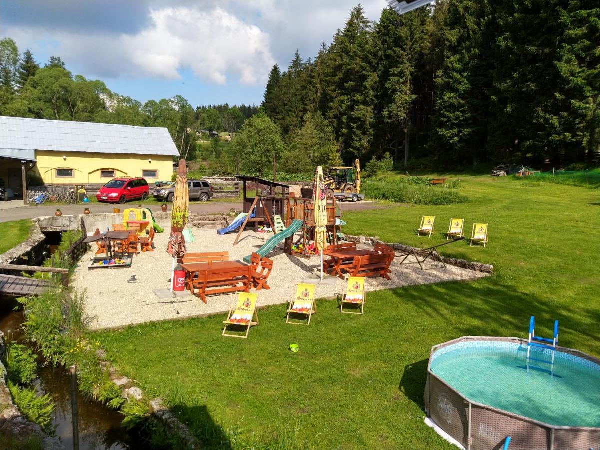 Penzion Karolina Lučany nad Nisou Buitenkant foto